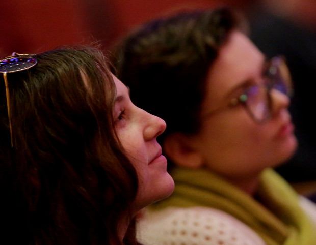 Students listen as Guitarist Rusty Anderson, who has been lead guitarist for Paul McCartney since 2001, performs during his clinic on guitar playing at Riverside City College’s Coil School of Arts Thursday in Riverside, CA. February 22, 2018 (TERRY PIERSON,THE PRESS-ENTERPRISE/SCNG)