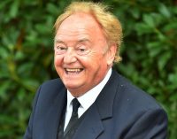 Gerry Marsden collapses onstage in Newport, South Wales | Daily Mail Online