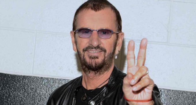 I love using emojis on Twitter: Ringo Starr | Business Standard News