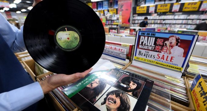 The Beatles Are On Top Of The Bestselling Vinyl List Of 2017 With A 50-Year-Old Album
