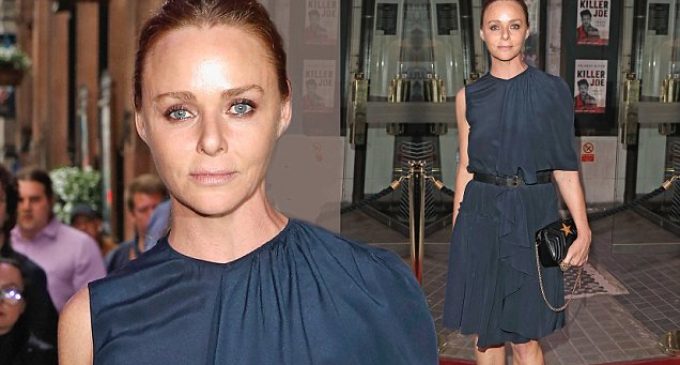 Stella McCartney poses in stylish navy outfit for Killer Joe press night | Daily Mail Online