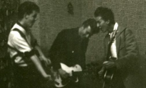 The Beatles: Quarrymen photo emerges on Fab Four split anniversary – BBC News