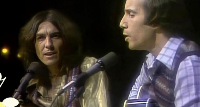 George Harrison and Simon duet Beatles ‘Here Comes The Sun’