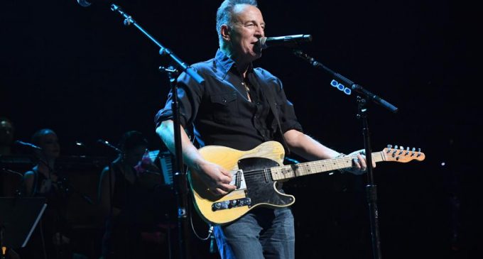 Five Years Later, Could There Be A Desert Trip 2? If So, Here Is The Perfect Lineup With Springsteen, Paul Simon, Dolly And More