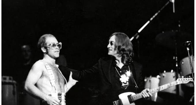 How an Elton John Concert Reunited John Lennon, Yoko Ono – InsideHook