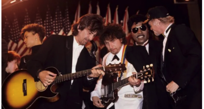 You’ll Never Guess What George Harrison and Bob Dylan Played During a Massive Secret Jam Session Weeks After The Beatles Split Up – Techno Trenz