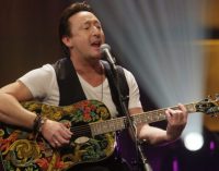 Julian Lennon, John Lennon’s son, admitted that having the Lennon surname made it difficult to break into the music industry. – Techno Trenz