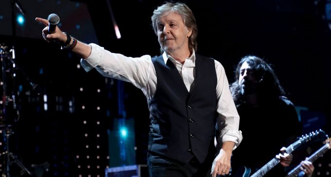 Paul McCartney signals support for Johnny Depp at concert | Arts and Entertainment | nny360.com