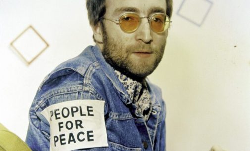Why “Give Peace a Chance” by John Lennon was played simultaneously on about 160 radio stations – Techno Trenz