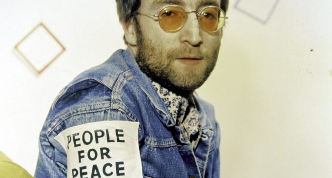 Why “Give Peace a Chance” by John Lennon was played simultaneously on about 160 radio stations – Techno Trenz