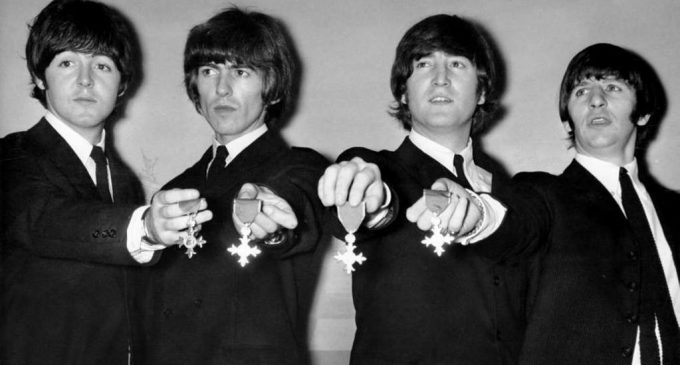 The Beatles and Queen Elizabeth II: myths and truths of a historic encounter – Zyri