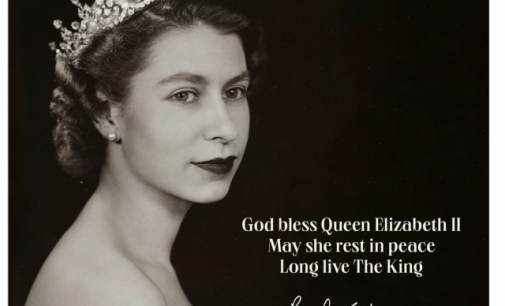 Paul McCartney honors Queen Elizabeth II: “May she rest in peace” – CBS News