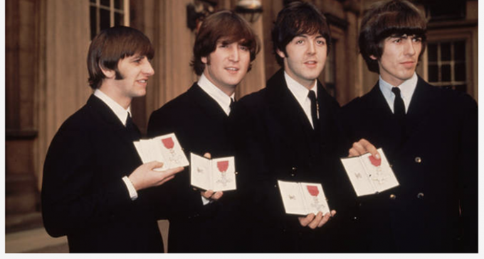 When The Beatles met The Queen: The story of Elizabeth II and the Fab Four – Gold