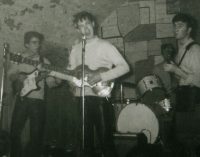 The Beatles: Rare images of early Cavern Club gigs found – BBC News