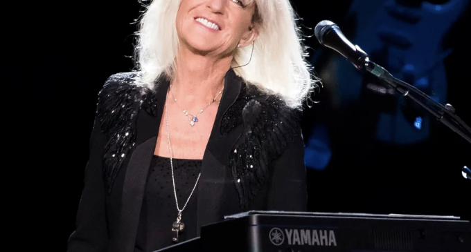 Christine McVie dead: Fleetwood Mac singer, keyboardist dies at 79 – USAToday