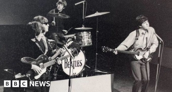 The Beatles: Unseen photos of Fab Four’s US tour to be auctioned – BBC News