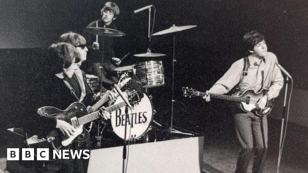 The Beatles: Unseen photos of Fab Four’s US tour to be auctioned – BBC News