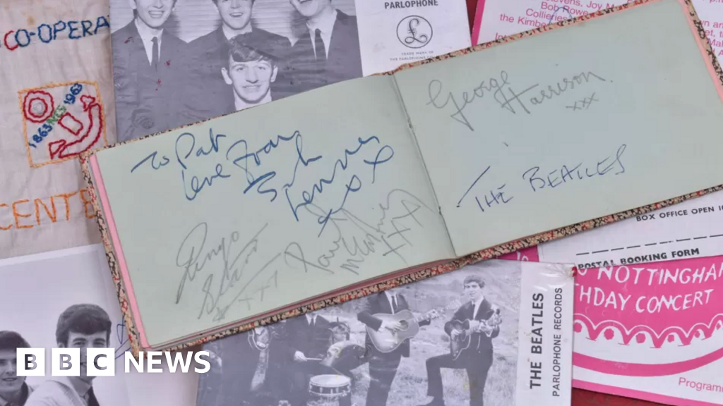 Beatles autographs and photos to go under the hammer in Lichfield – BBC News