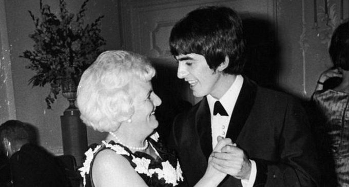 Beatles: George Harrison’s mum ‘disgusted’ by screaming fans – BBC News