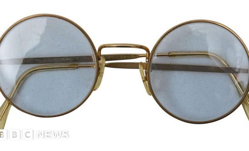 Illusionist Uri Geller says he was buyer of John Lennon’s glasses for £40,000 | John Lennon | The Guardian