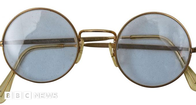 Illusionist Uri Geller says he was buyer of John Lennon’s glasses for £40,000 | John Lennon | The Guardian