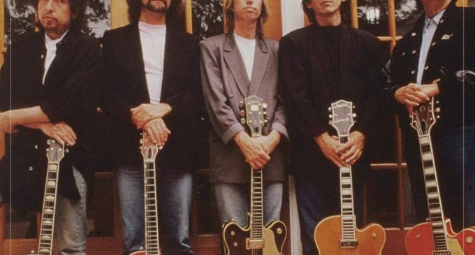 Who played bass in the Traveling Wilburys?