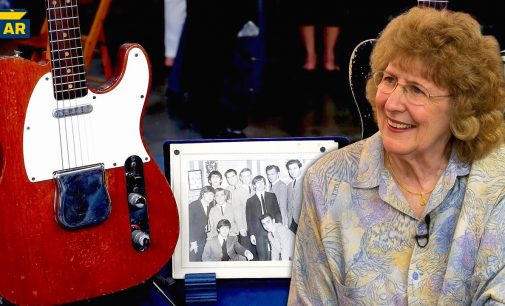 (38) Unbelievable’ Beatles Memorabilia That Shocked Antiques Roadshow Experts! – YouTube