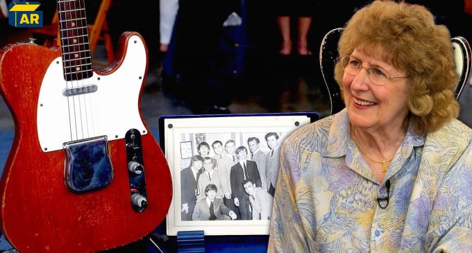 (38) Unbelievable’ Beatles Memorabilia That Shocked Antiques Roadshow Experts! – YouTube