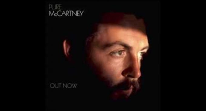 5 Tidbits You Might Not Know About Paul McCartney’s 1982 Album ‘Tug Of War’ – American Songwriter