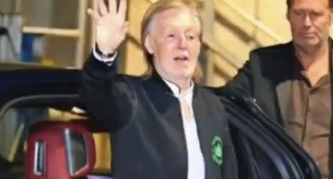 (22) Paul McCartney Arrives in Liverpool ❤️ #PaulMcCartney #Liverpool #TheBeatles – YouTube