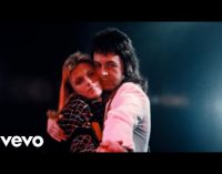 3 Classic Rock Guitar Solos That Completely Overshadow the Songs They’re In – American Songwriter